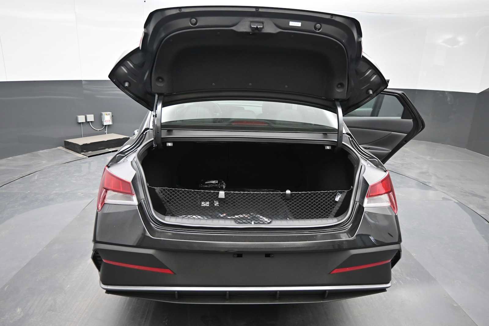 New 2026 Hyundai Elantra SEL Sport FWD image 13