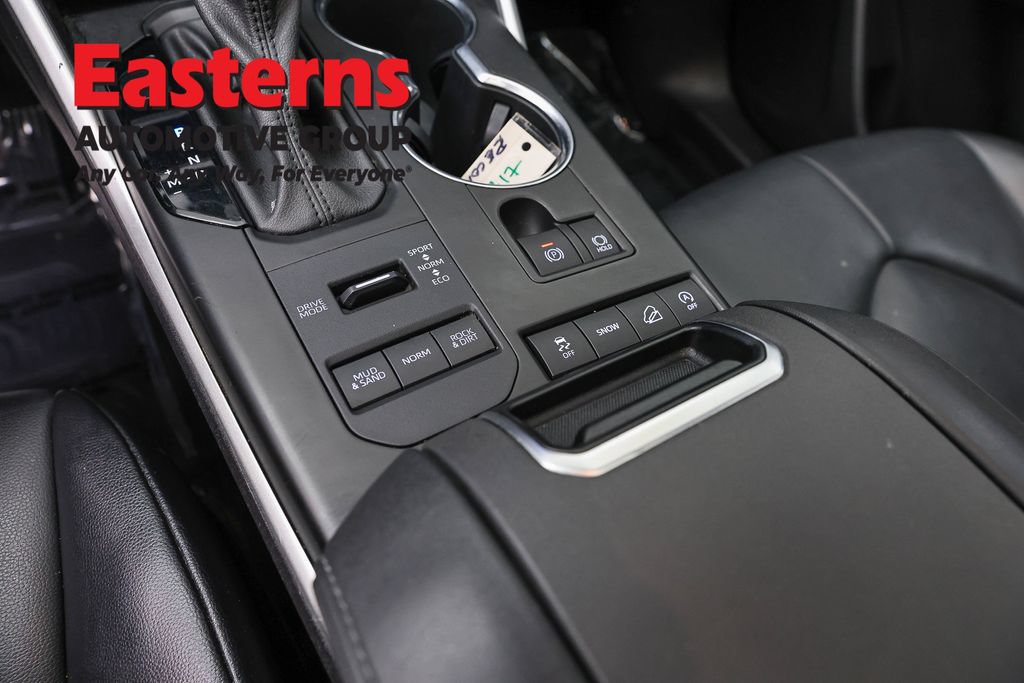 Used 2021 Toyota Highlander XLE AWD/4WD image 21