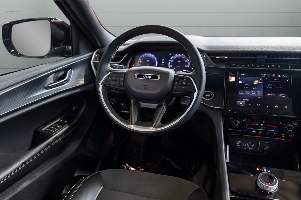 Used 2023 Jeep Grand Cherokee Altitude AWD/4WD image 25