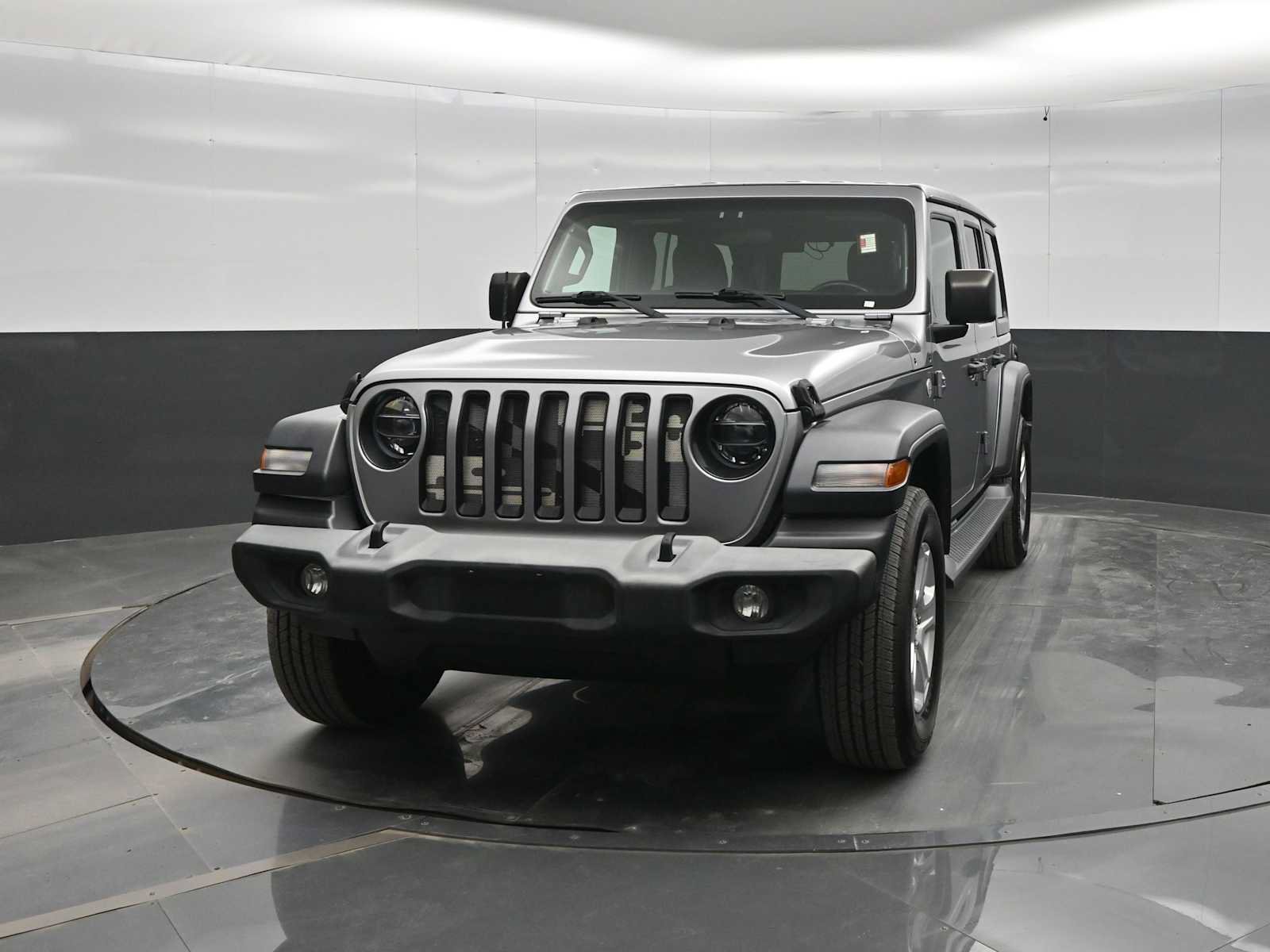 Used 2018 Jeep Wrangler Unlimited Sport S AWD/4WD image 3