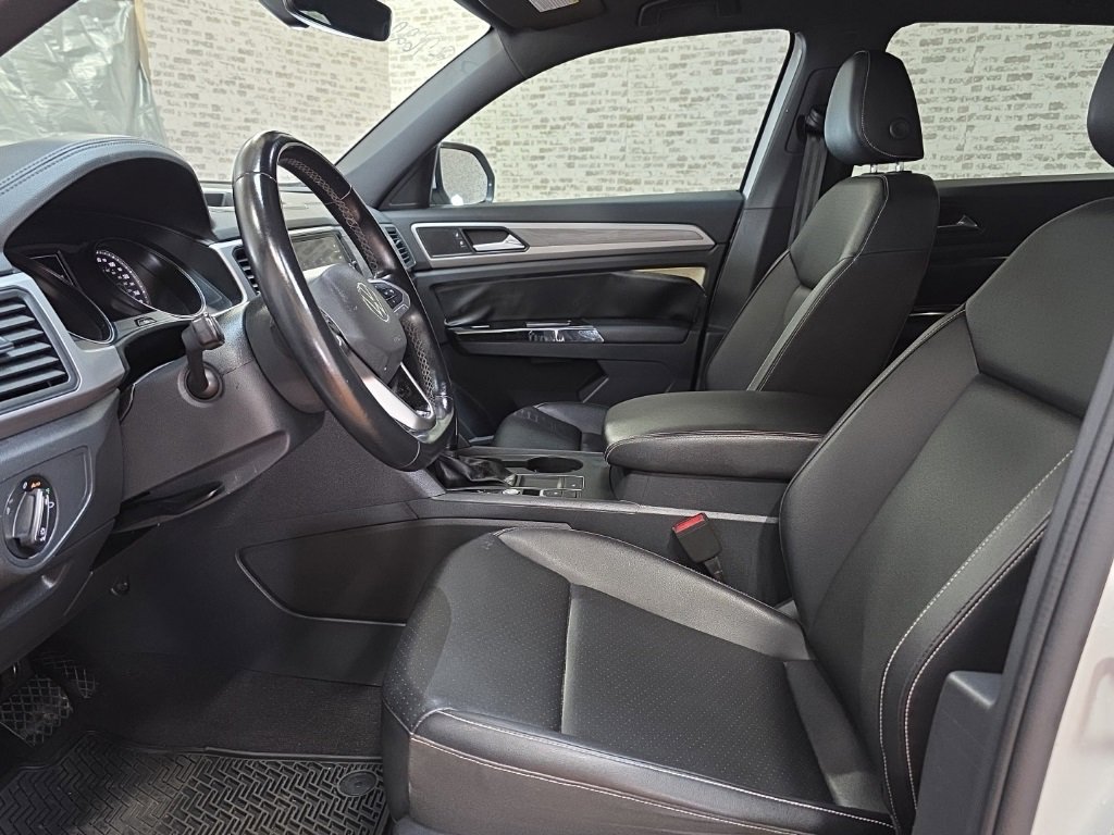 Used 2020 Volkswagen Atlas Cross Sport SE w/ Towing Package image 26