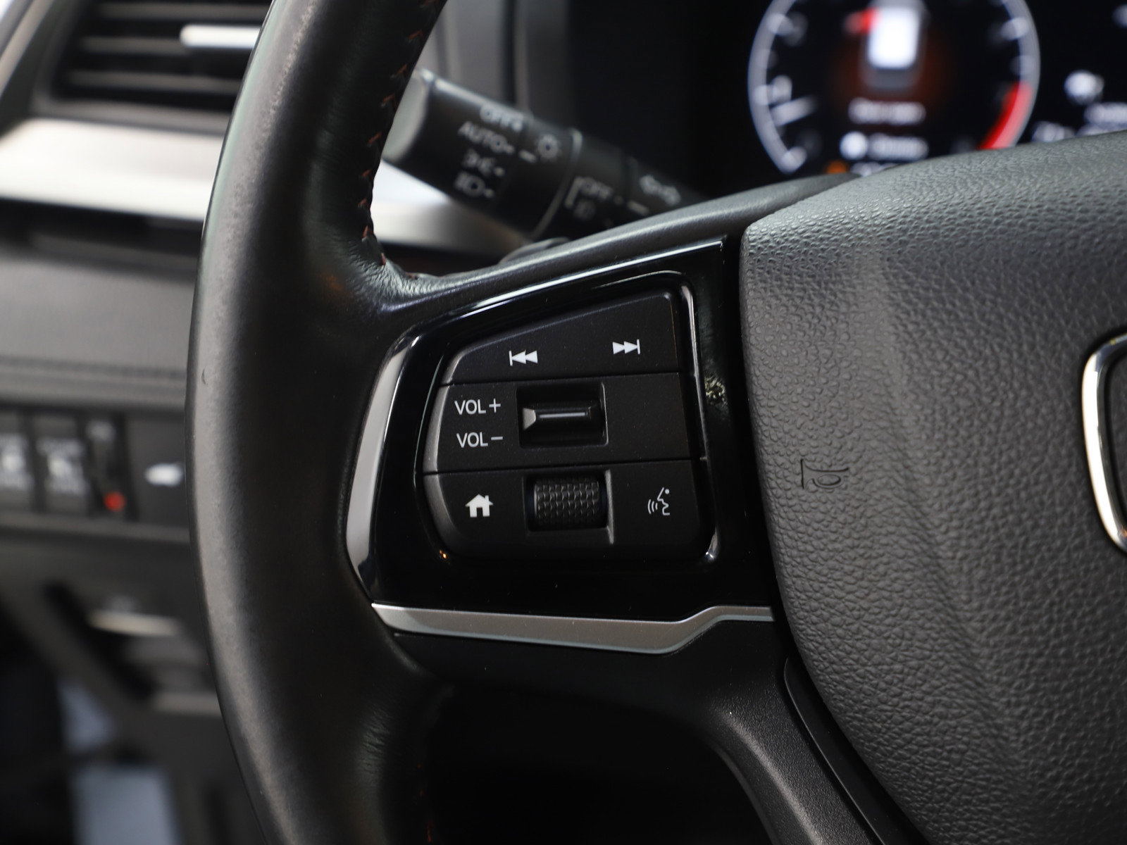 Used 2025 Honda Odyssey Sport-L image 27