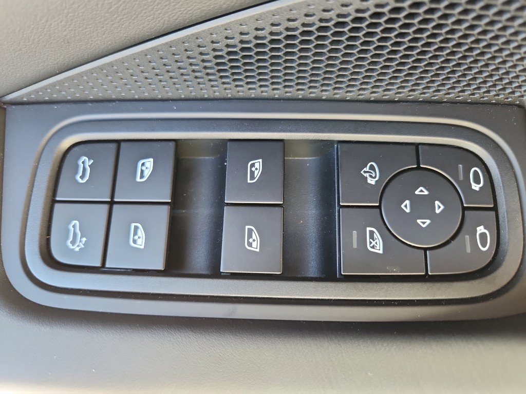 New 2026 Porsche Macan 4S Electric image 17