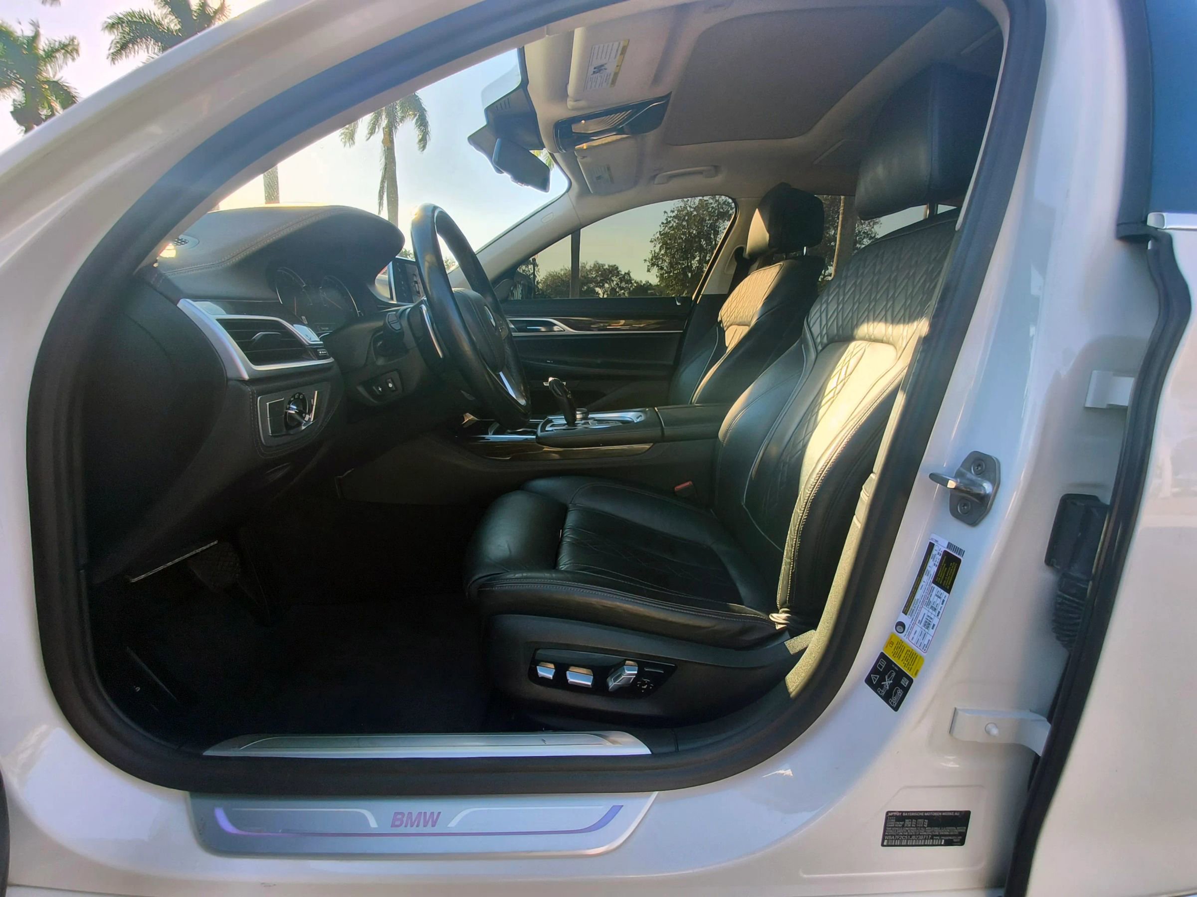 Used 2018 BMW 750i xDrive image 17