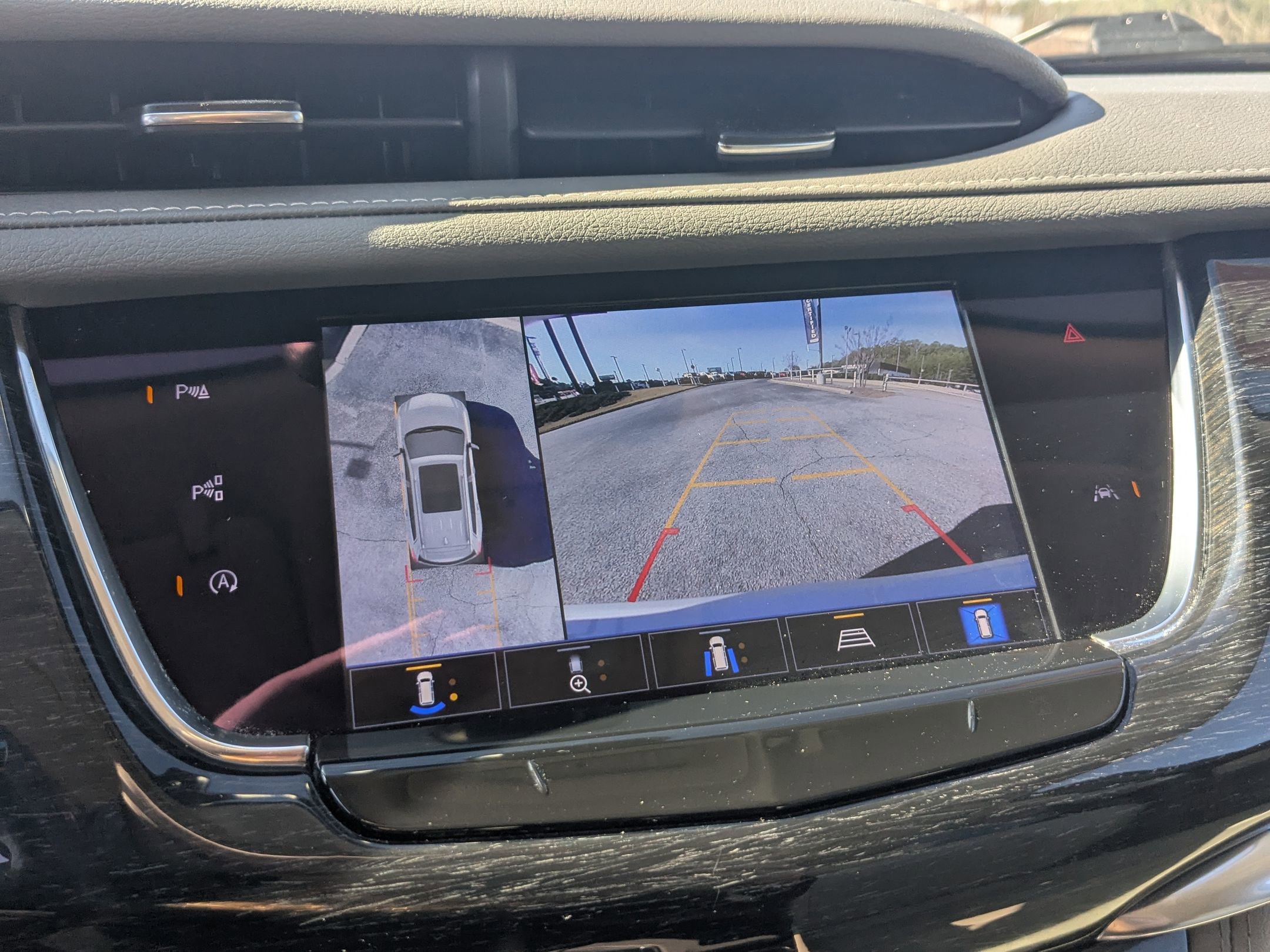 Used 2022 Cadillac XT6 Premium Luxury w/ Technology Package image 18