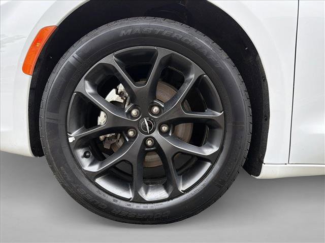 Used 2025 Chrysler Pacifica Limited FWD image 9