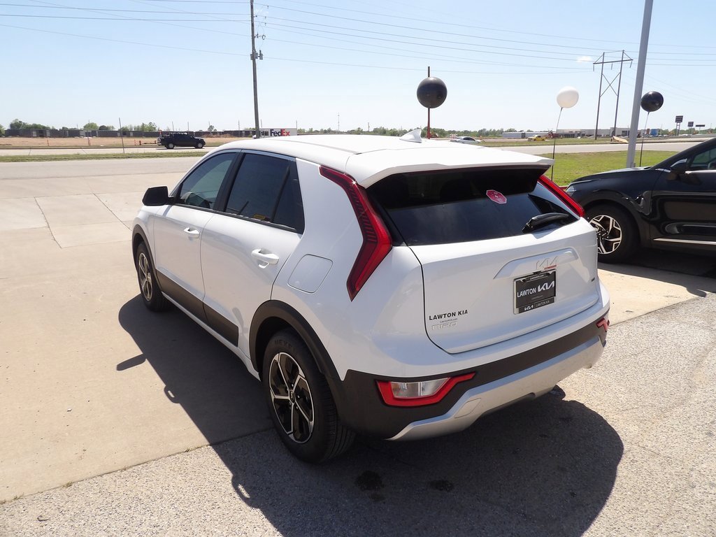 New 2025 Kia Niro LX image 9