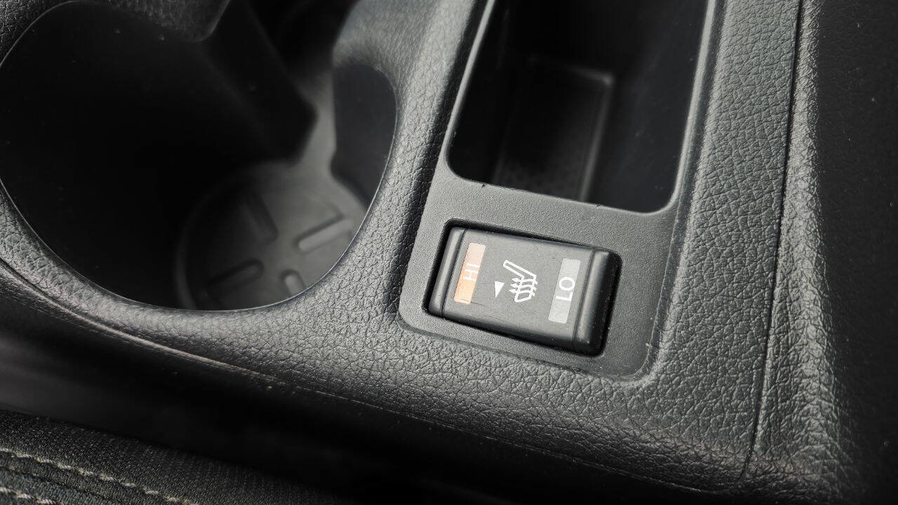 Used 2017 Nissan Rogue S image 19