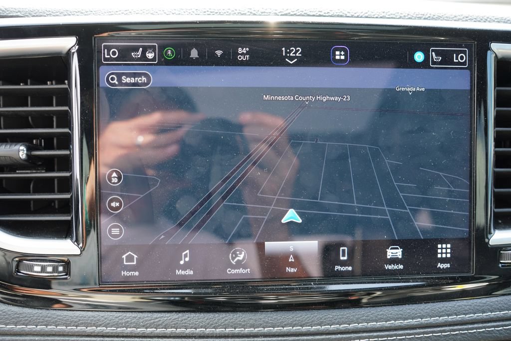 Used 2025 Chrysler Pacifica Limited FWD image 6