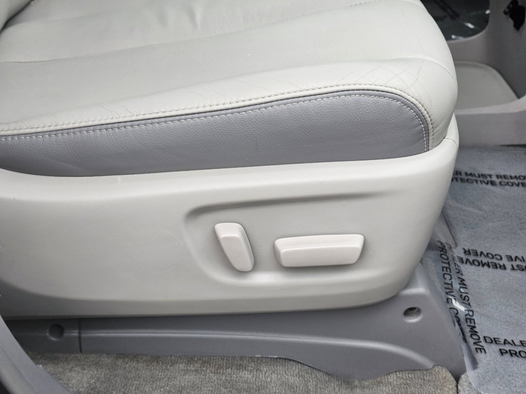 Used 2014 Toyota Sienna Limited w/ Limited Premium Package AWD/4WD image 30