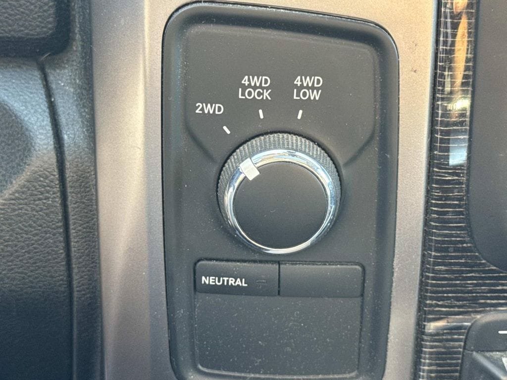 Used 2015 RAM 2500 Limited AWD/4WD image 40
