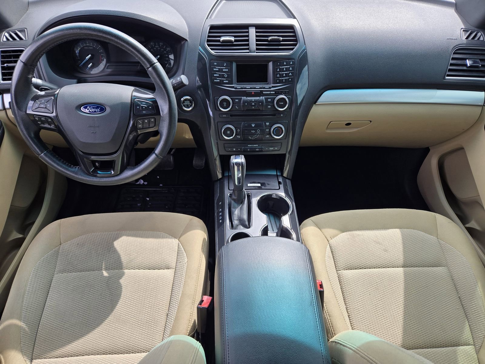 Used 2017 Ford Explorer XLT image 23