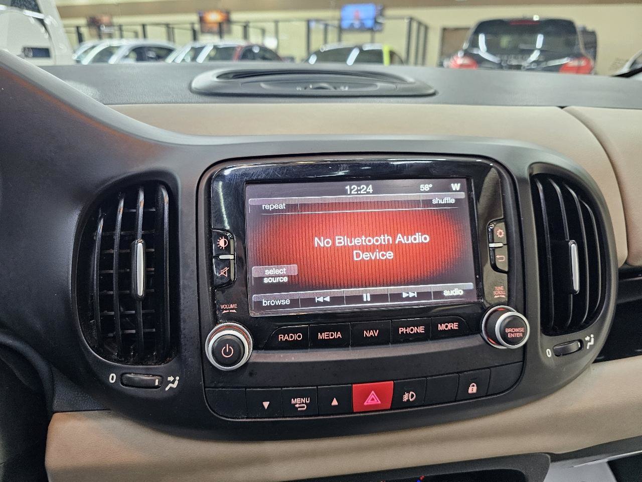 Used 2017 FIAT 500L Lounge w/ Premium Package FWD image 29