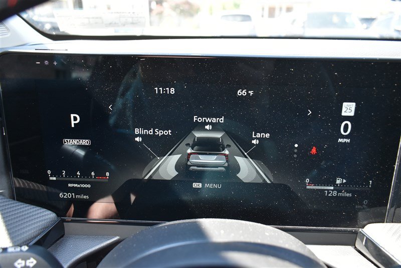 Used 2025 Nissan Kicks SR AWD/4WD image 17
