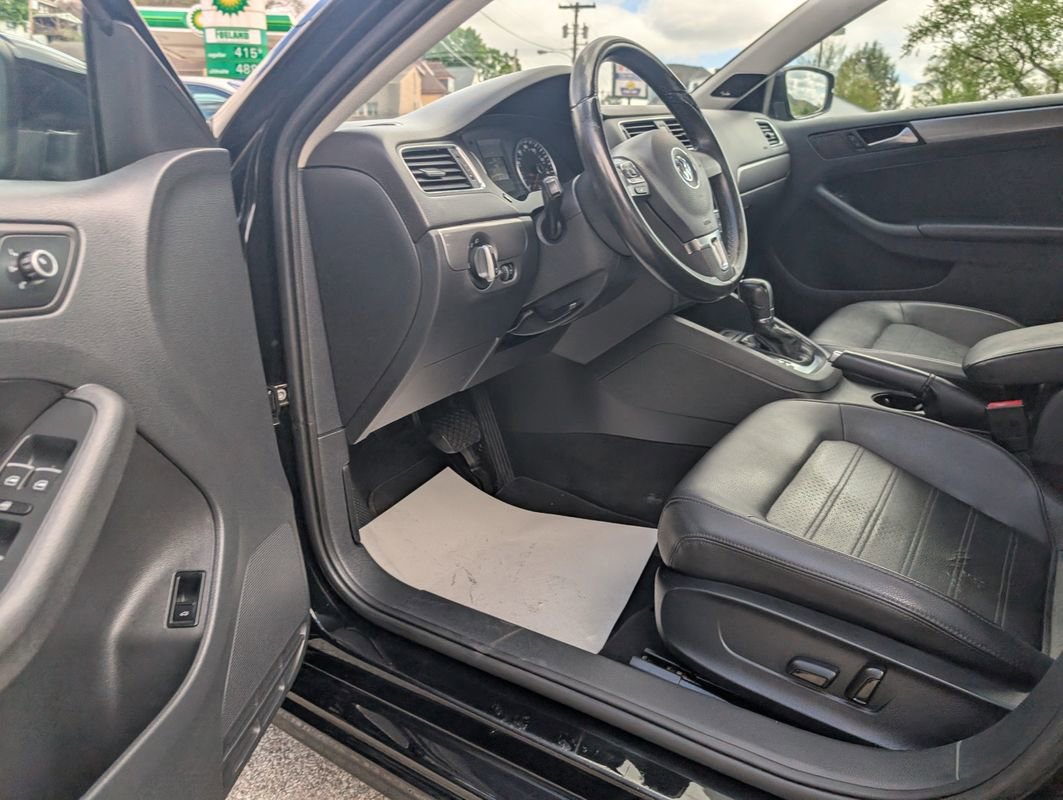 Used 2013 Volkswagen Jetta SEL FWD image 29
