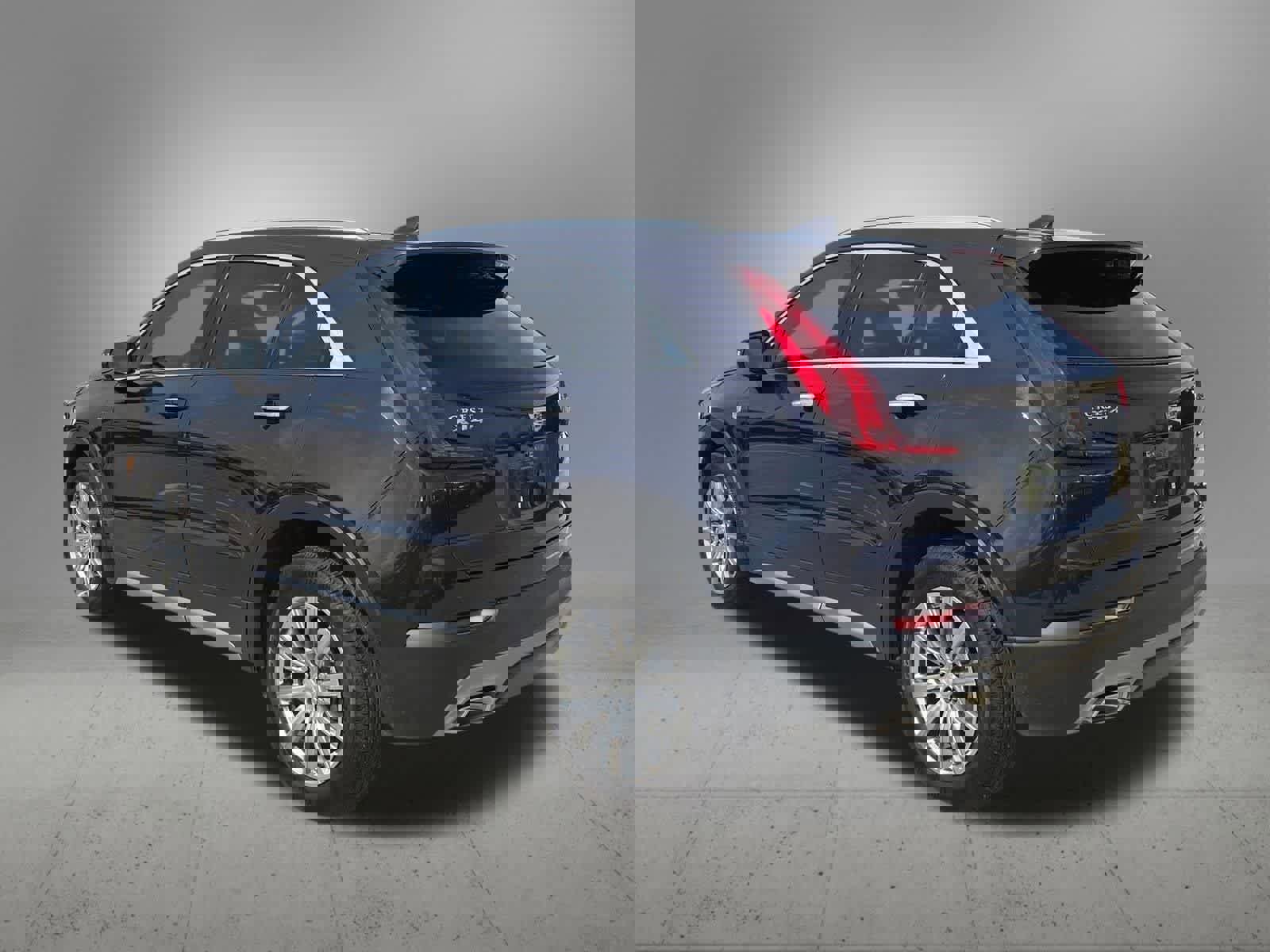 Used 2022 Cadillac XT4 Premium Luxury w/ Enhanced Visibility Package image 4