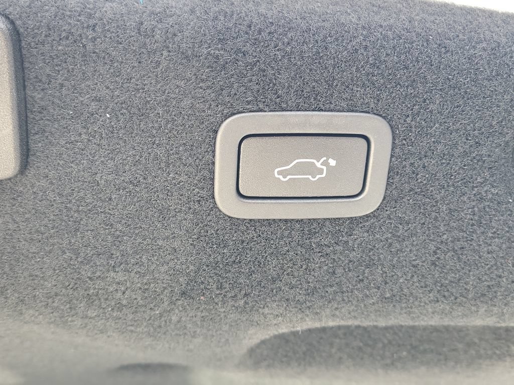 Used 2021 Jaguar XF S RWD image 12