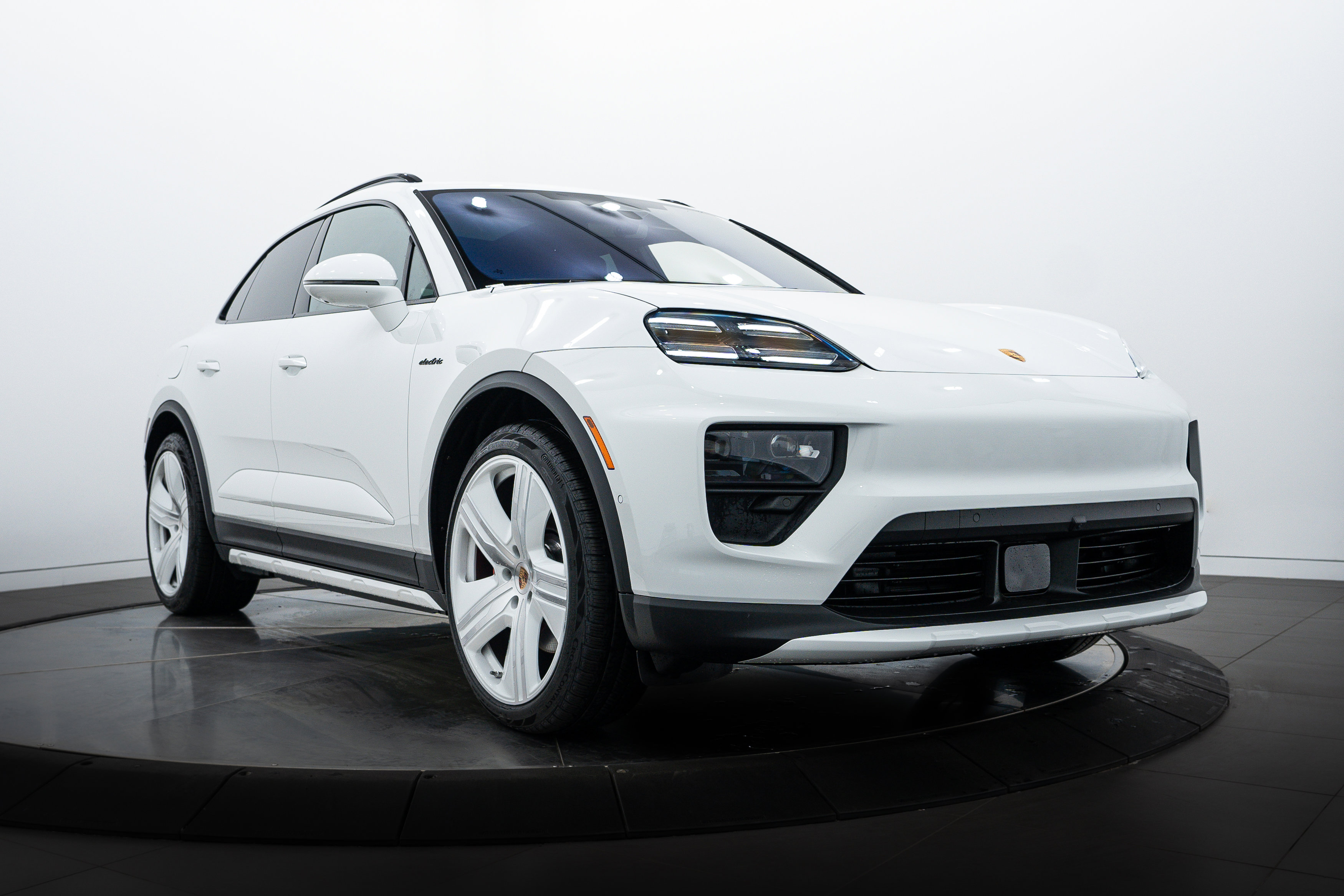 New 2025 Porsche Macan 4S Electric image 9