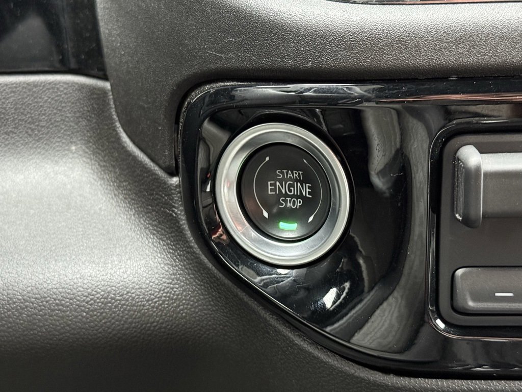 Used 2025 Chevrolet Silverado 2500 ZR2 w/ Technology Package image 30