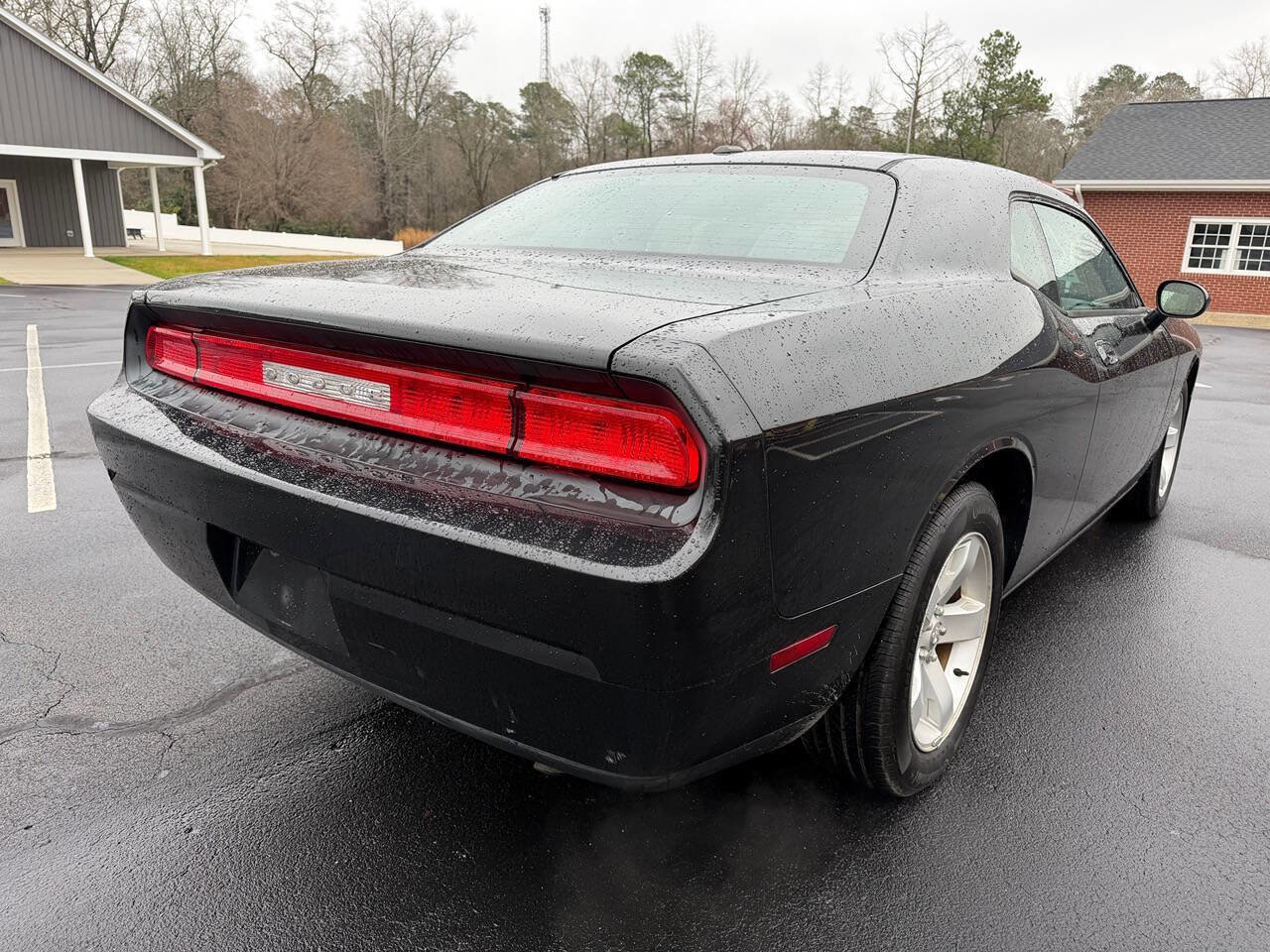 Used 2010 Dodge Challenger SE image 7