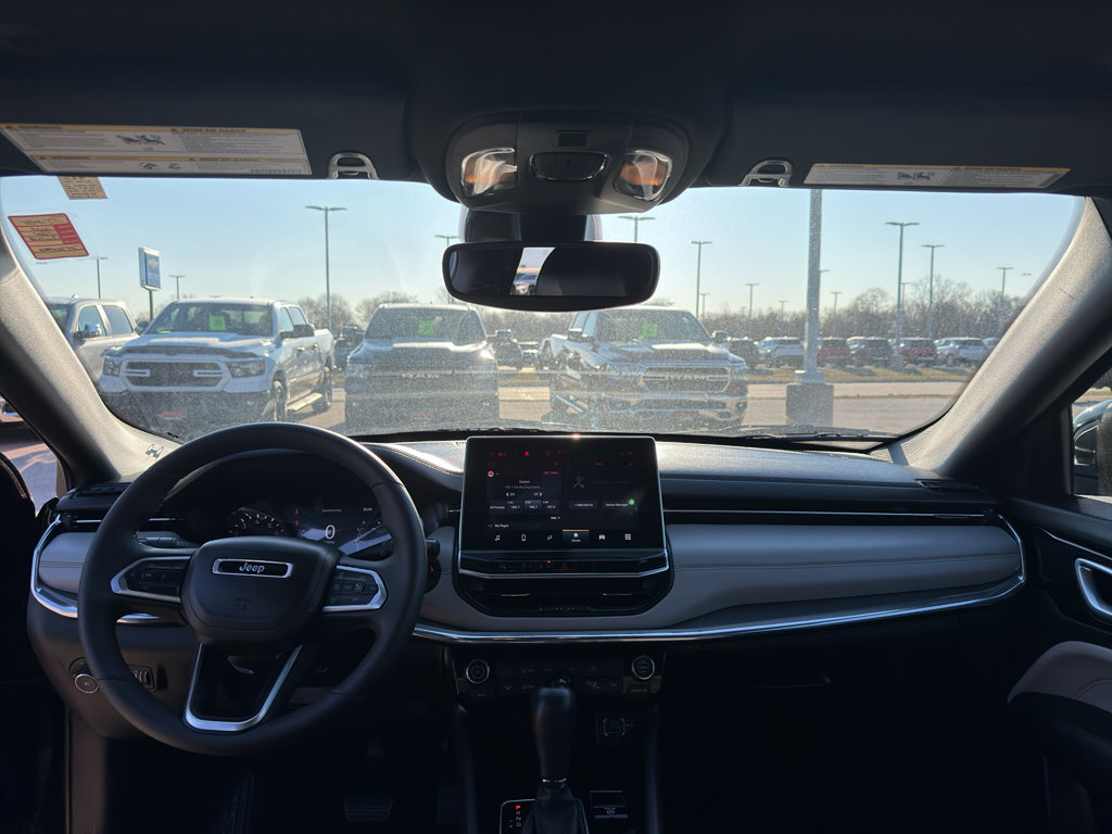 Used 2023 Jeep Compass Limited image 28