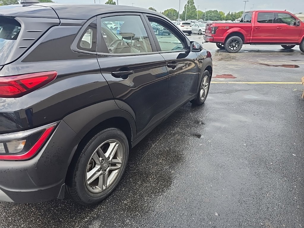 Used 2023 Hyundai Kona SE w/ Cargo Package AWD/4WD image 3