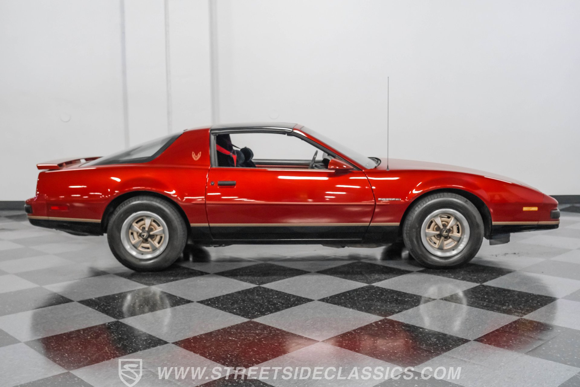 Used 1987 Pontiac Firebird Coupe image 12