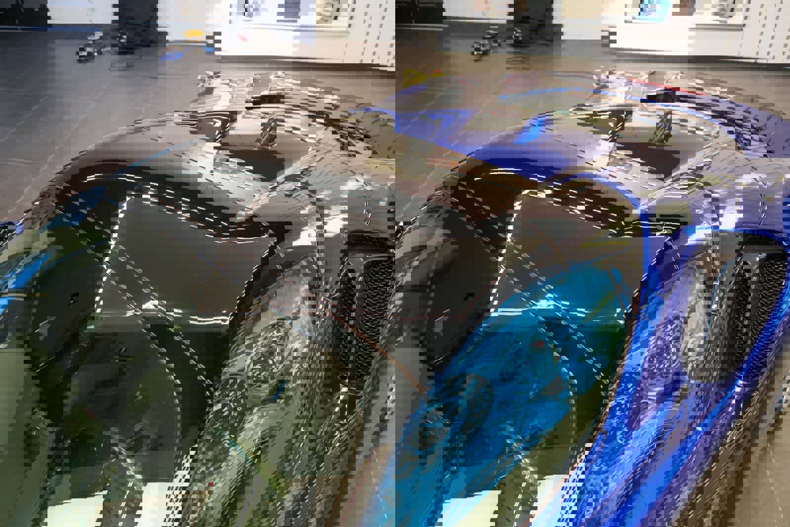 Used 2022 Ferrari SF90 Spider image 31