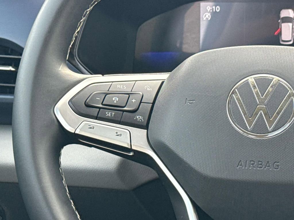 Used 2022 Volkswagen Taos SE w/ Panoramic Sunroof Package FWD image 14