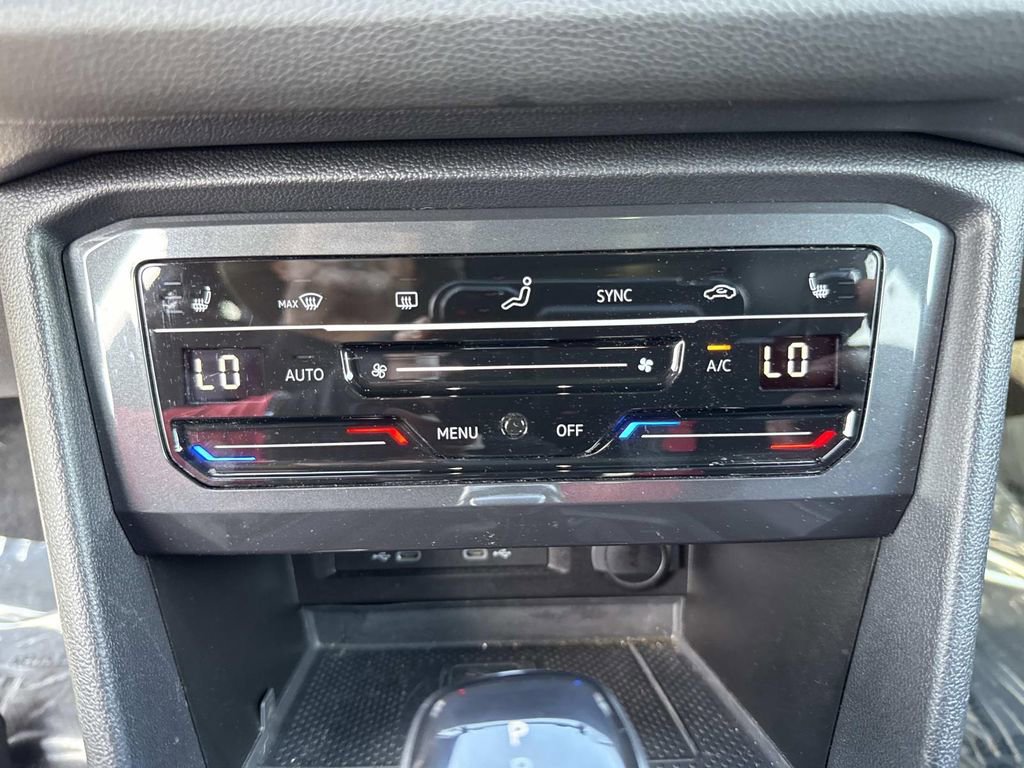 Used 2022 Volkswagen Tiguan SE R-Line image 33