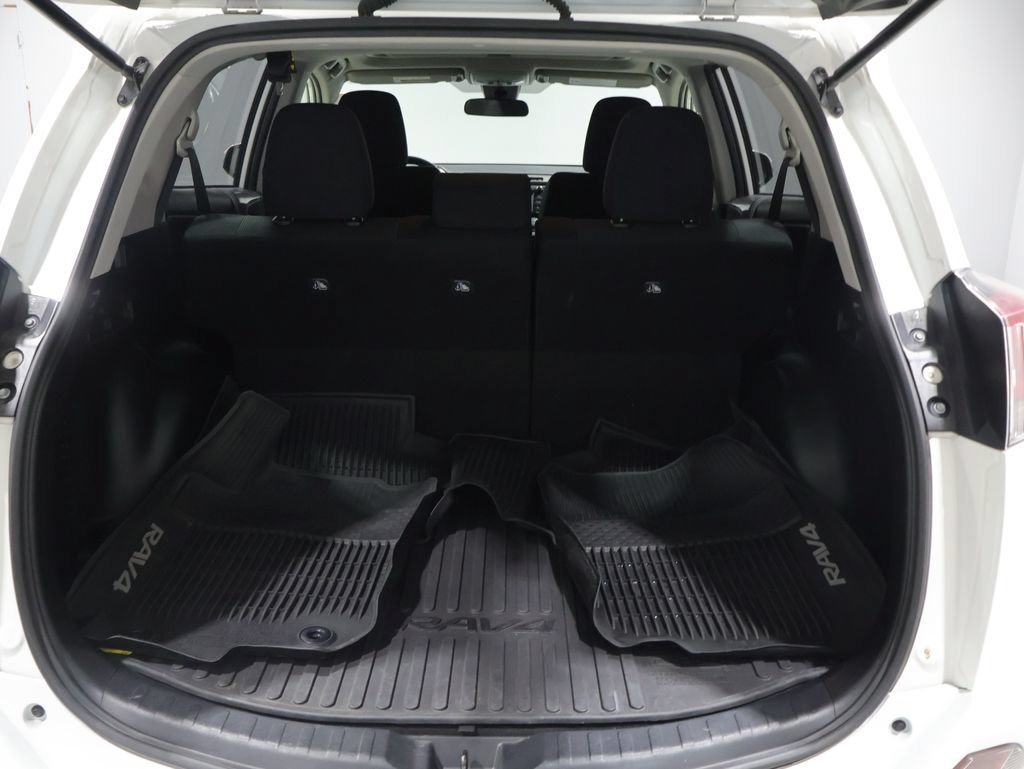 Used 2018 Toyota RAV4 XLE w/ Plus Extra Value Package AWD/4WD image 5