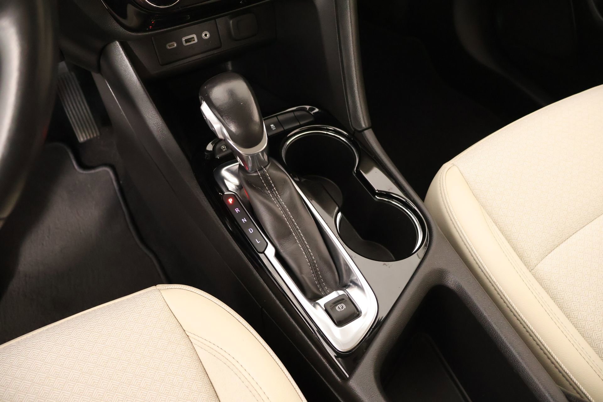 Used 2021 Buick Encore GX Preferred w/ Cold Weather Comfort Package FWD image 8