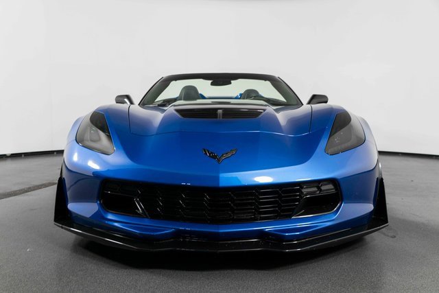 Used 2015 Chevrolet Corvette Z06 w/ 3LZ Preferred Equipment Group image 3