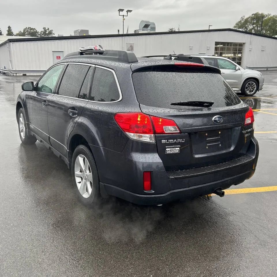 Used 2013 Subaru Outback 3.6R Limited image 13