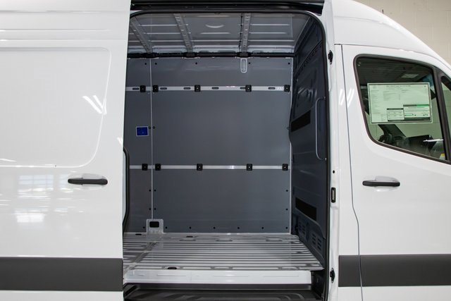 Used 2024 Mercedes-Benz Sprinter 3500 image 3