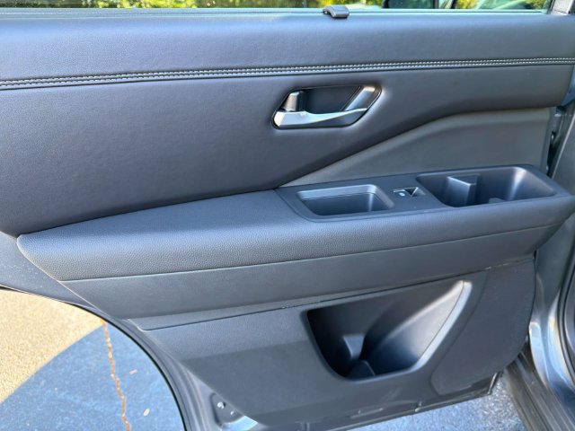 Used 2025 Nissan Pathfinder Platinum w/ Cargo Package FWD image 19
