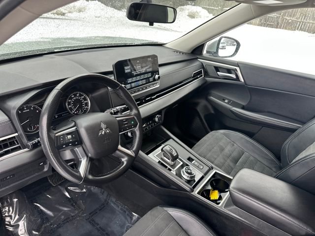Used 2024 Mitsubishi Outlander AWD image 29