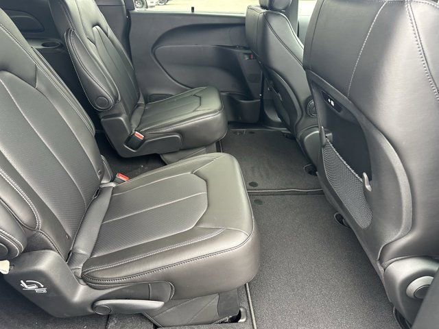 New 2026 Chrysler Pacifica Select FWD image 16