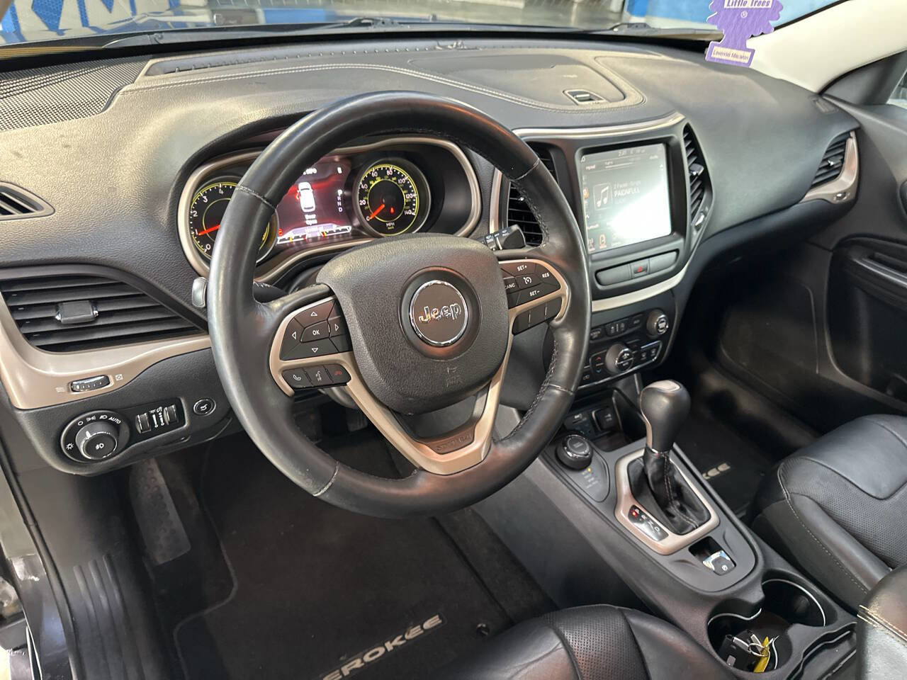 Used 2015 Jeep Cherokee Limited w/ Luxury Group image 17