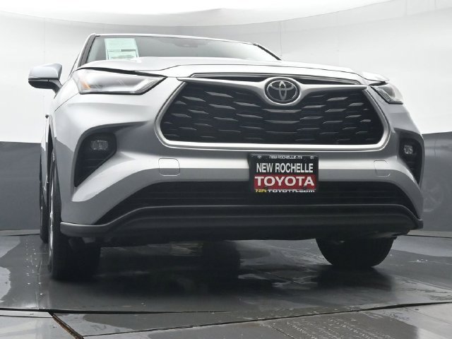 Used 2022 Toyota Highlander LE AWD/4WD image 37