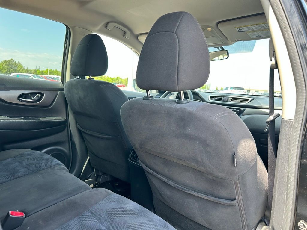 Used 2015 Nissan Rogue SV AWD/4WD image 16