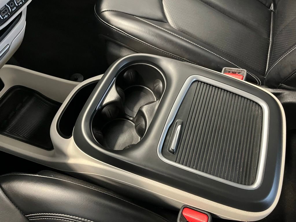 Used 2024 Chrysler Pacifica Select image 27