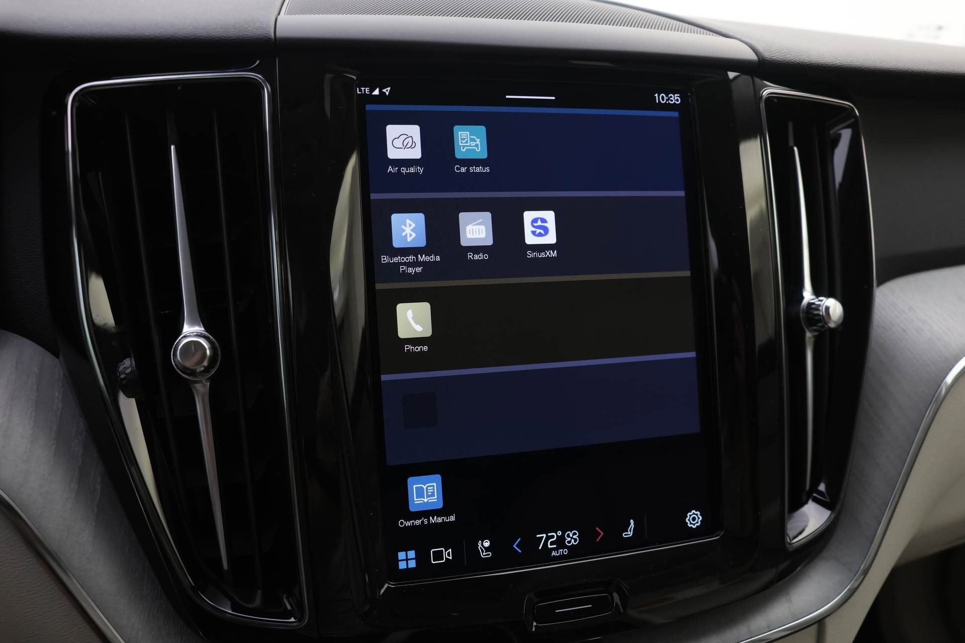 New 2025 Volvo XC60 T8 Plus w/ Protection Package Premier image 9