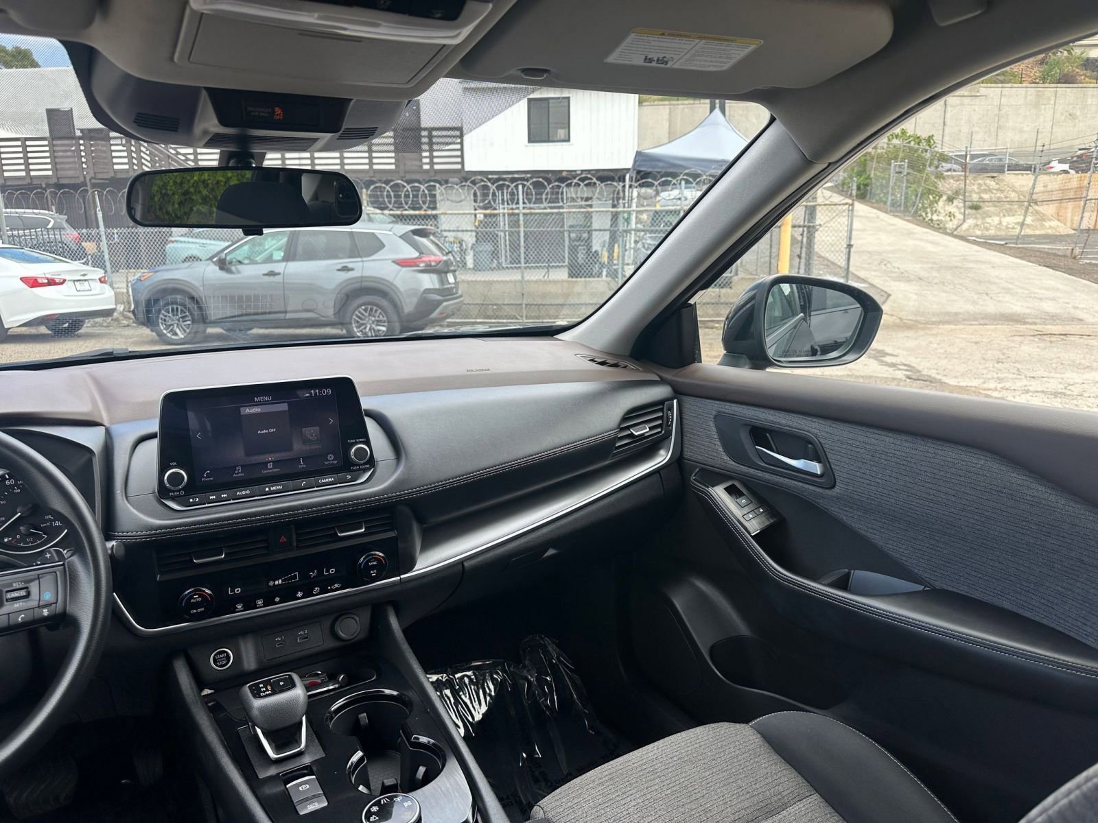 Used 2023 Nissan Rogue SV image 35