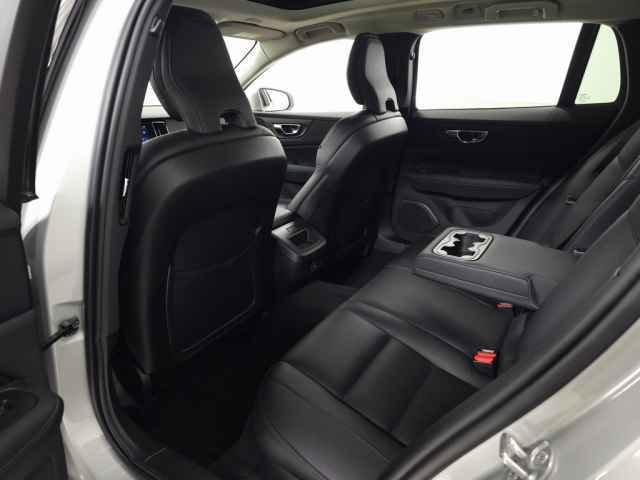 Certified 2025 Volvo V60 B5 Cross Country Plus image 34