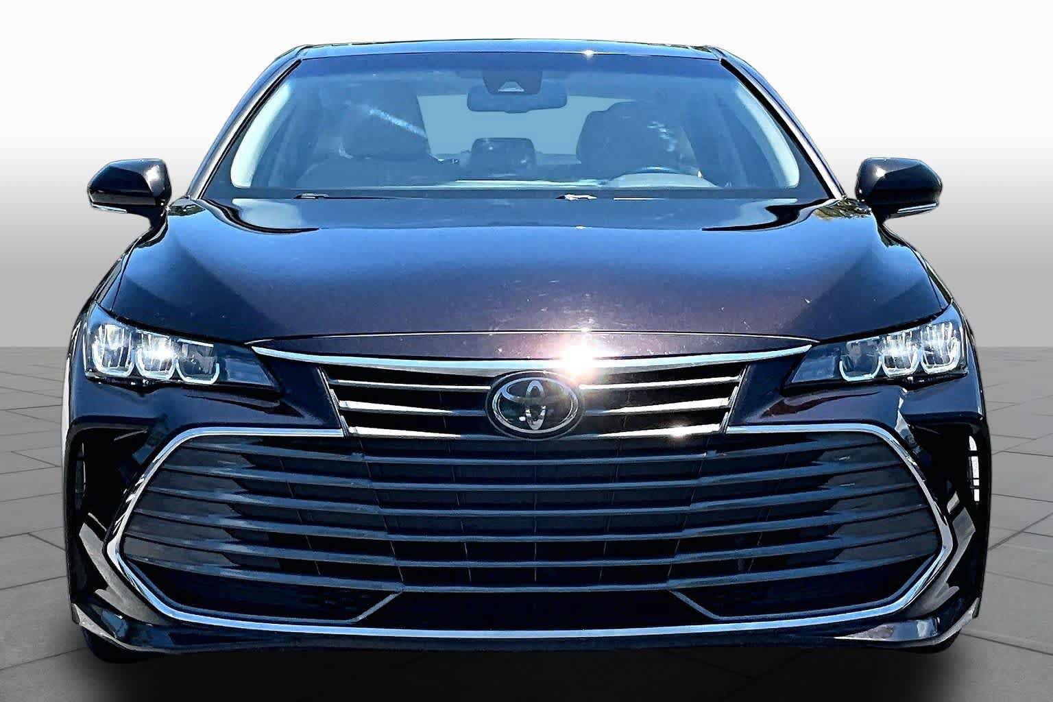 Used 2019 Toyota Avalon XLE w/ Moonroof Package FWD image 4