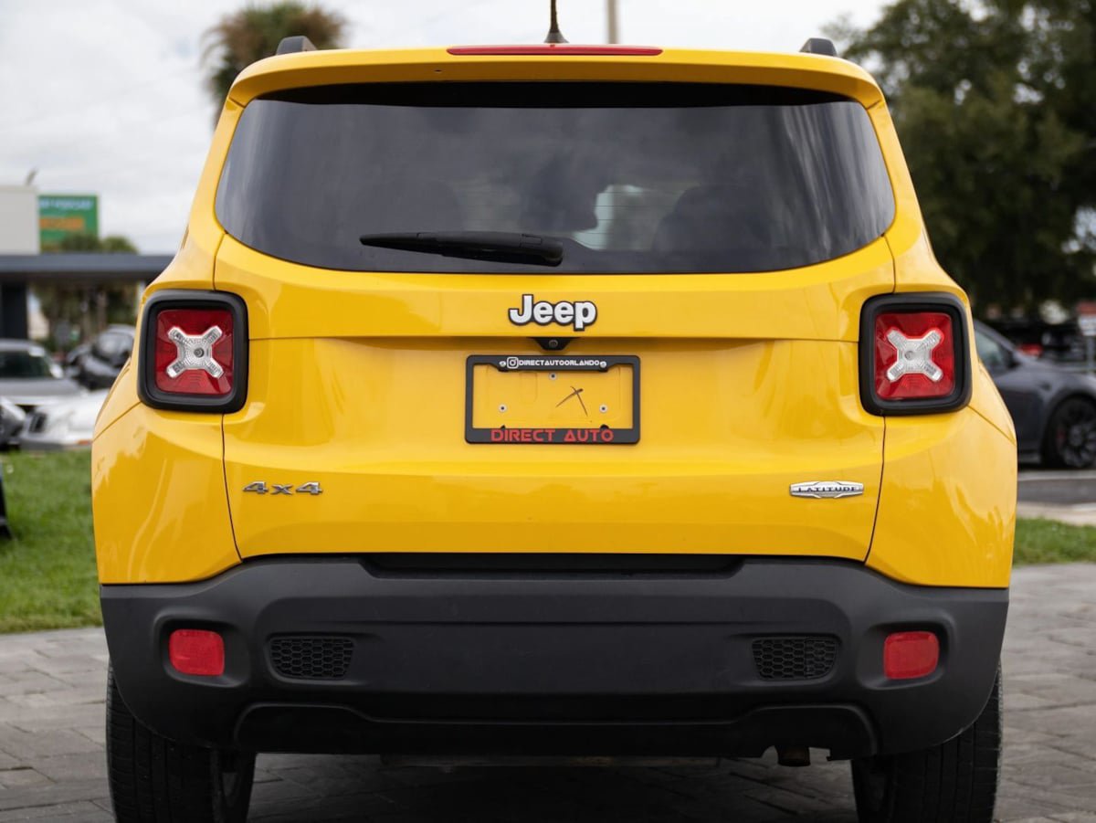Used 2016 Jeep Renegade Latitude w/ Popular Equipment Group AWD/4WD image 12