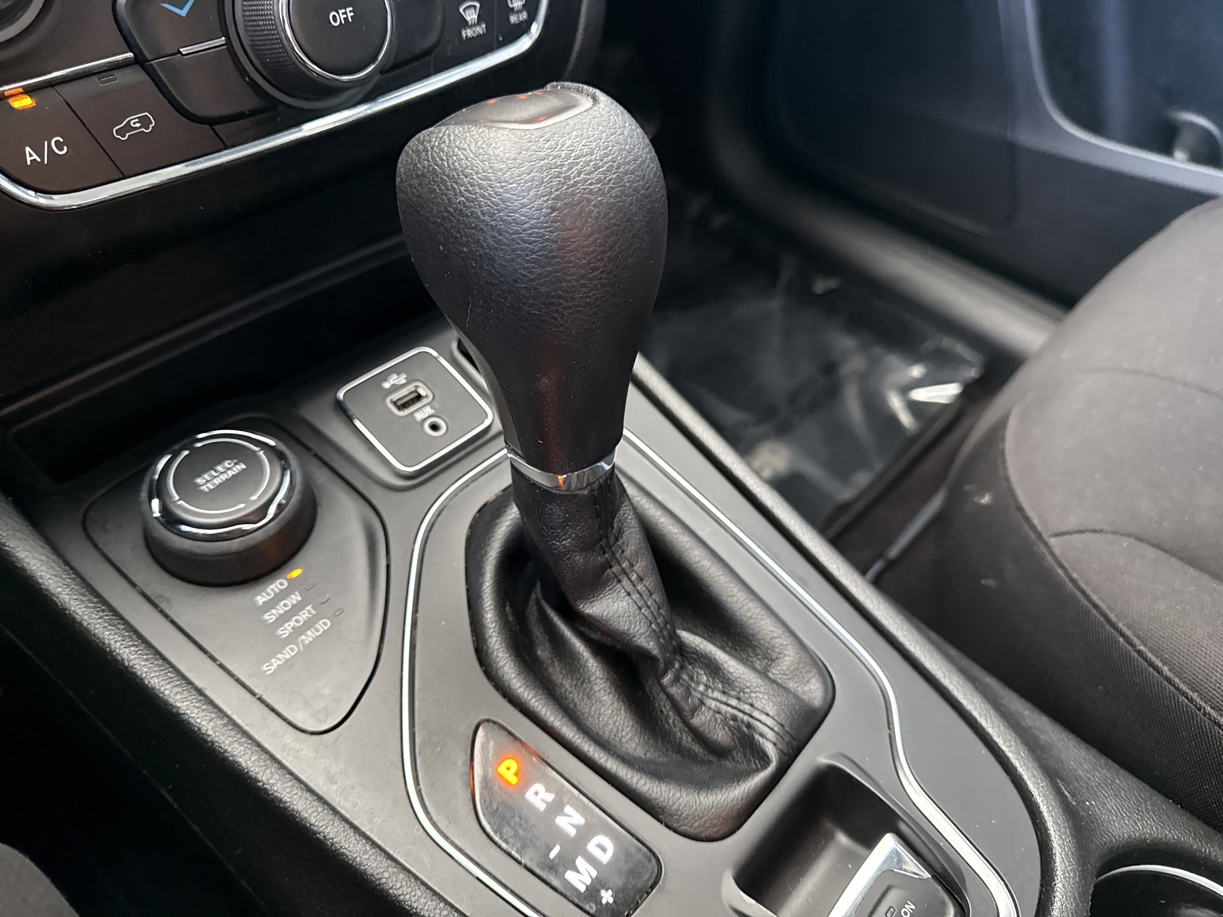 Used 2019 Jeep Cherokee Latitude w/ Popular Appearance Group image 25