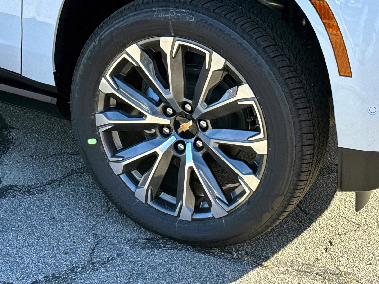 New 2026 Chevrolet Suburban High Country image 5