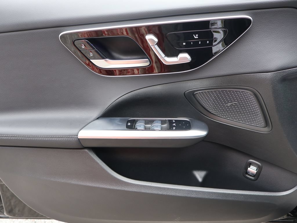 Used 2025 Mercedes-Benz C 300 4MATIC Sedan image 21